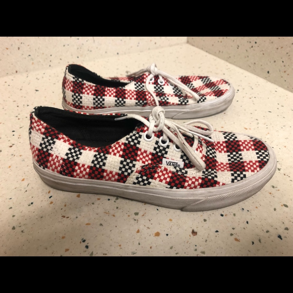 Van’s plaid lace up sneakers